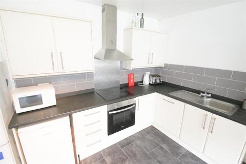 3 bedroom terraced house to rent, Wrangthorn Avenue, Hyde Park, Leeds, LS6 1HE