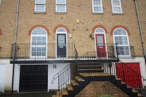 3 bedroom terraced house to rent, Frobisher Way, Greenhithe  DA9 9JN