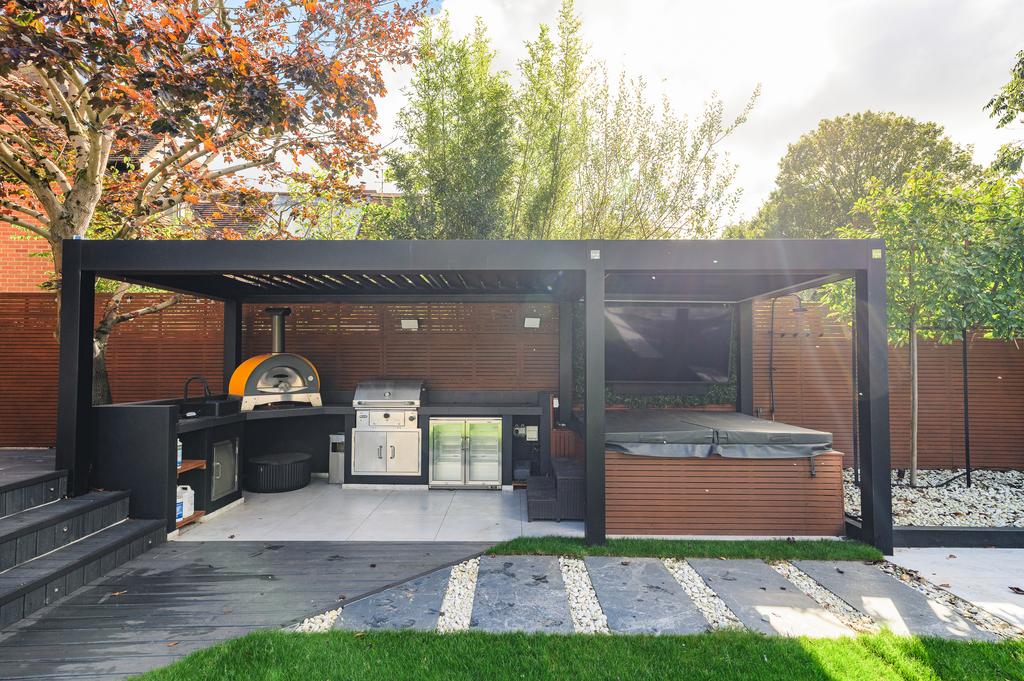 Outdoor Kitchen