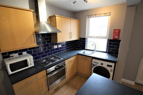 4 bedroom terraced house to rent, Beechwood Mount, Burley, Leeds, LS4 2NQ