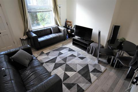 4 bedroom terraced house to rent, Beechwood Mount, Burley, Leeds, LS4 2NQ