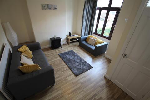 4 bedroom terraced house to rent, Bentley Grove, Meanwood, Leeds, West Yorkshire, LS6 4AT