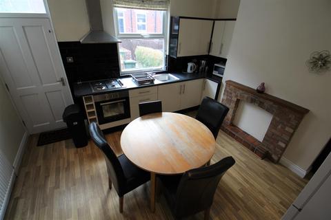 4 bedroom terraced house to rent, Bentley Grove, Meanwood, Leeds, West Yorkshire, LS6 4AT