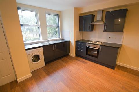 4 bedroom terraced house to rent, Brudenell Road, Hyde Park, Leeds, LS6 1HA