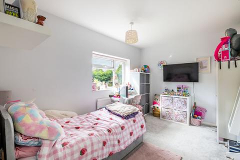 24 Cranmer Close, Warlingham, CR6 9SW