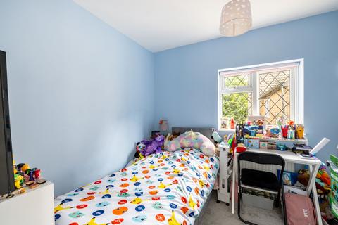24 Cranmer Close, Warlingham, CR6 9SW