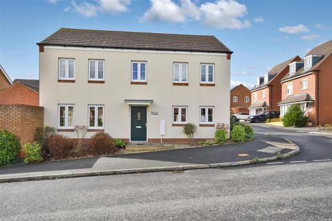 4 bedroom detached house to rent, Pennine Close, Corby NN18