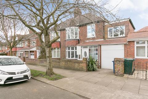 3 bedroom semi-detached house to rent, Wingrove Road North, Fenham, Newcastle upon Tyne