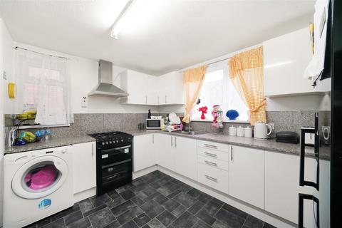 2 bedroom terraced house for sale, Lockier Walk, Wembley