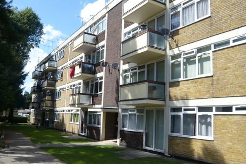 2 bedroom flat to rent, Deerswood Court, Crawley