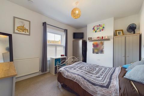 8 Middle Road, Worcester, WR2 4HT