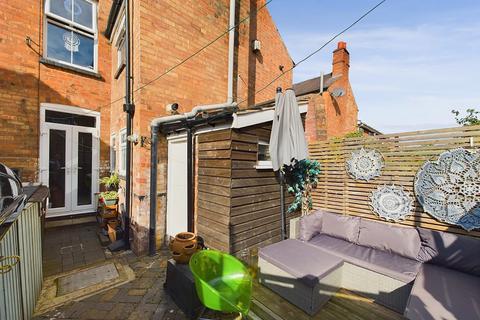8 Middle Road, Worcester, WR2 4HT