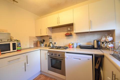 2 bedroom terraced house to rent, Grays Court, Hampshire PO1