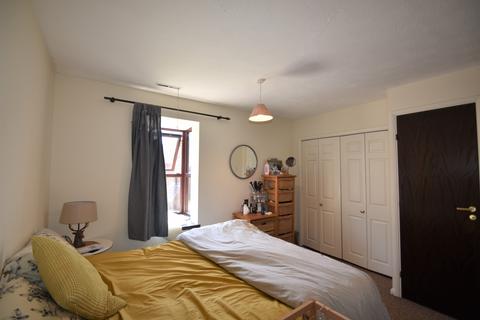 2 bedroom terraced house to rent, Grays Court, Hampshire PO1