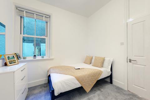 3 bedroom flat to rent, Askew Road, London W12