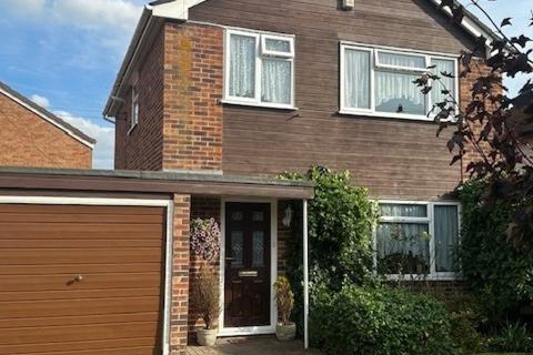 3 bedroom detached house for sale, Elms Avenue, THATCHAM RG19