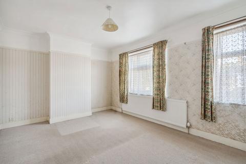 24 Douglas Crescent, Houghton Regis, Dunstable, LU5 5AT