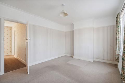 24 Douglas Crescent, Houghton Regis, Dunstable, LU5 5AT