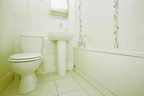 25 Althorp Close, Leicester, LE2 8PZ