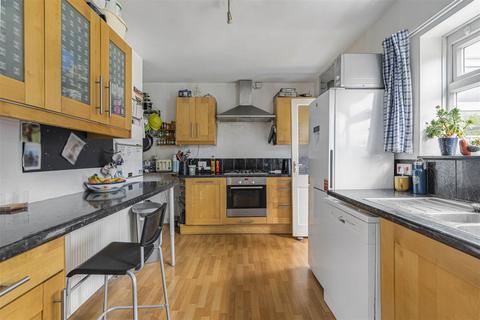 6 Emsons Close, Linton, Cambridge, CB21 4NB