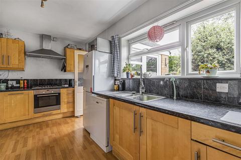 6 Emsons Close, Linton, Cambridge, CB21 4NB