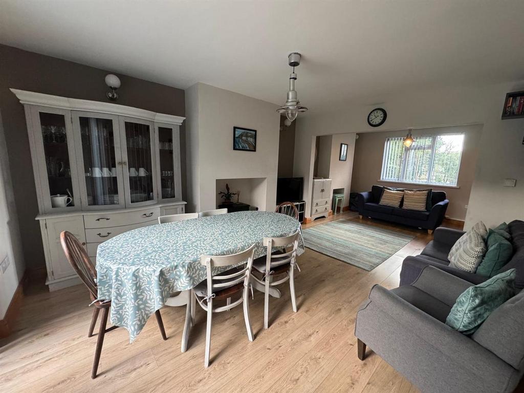 Maes Isfryn, Llanfarian, Aberystwyth 3 bed house for sale £255,000