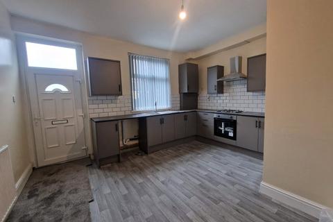 2 bedroom terraced house to rent, Huddersfield Road, Dewsbury, West Yorkshire, WF13