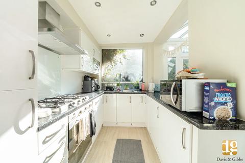 4 bedroom terraced house for sale, Boundaries Road, Balham SW12