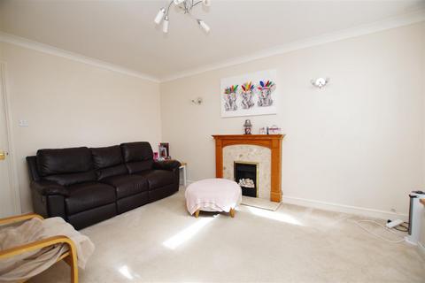 17 Hatherall Close, Stratton St Margaret, Swindon, SN3 4LQ