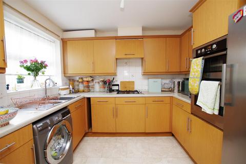 17 Hatherall Close, Stratton St Margaret, Swindon, SN3 4LQ