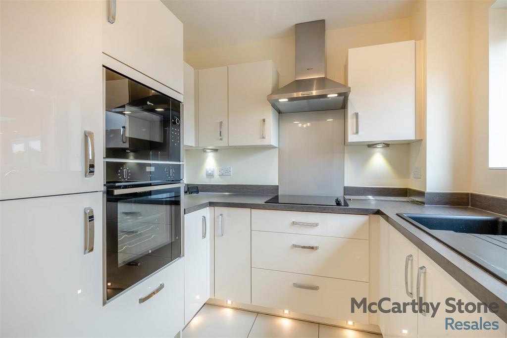 8648832-interior34.jpg