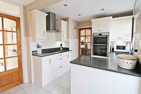 46 Bryngolau, Tonyrefail, Porth, CF39 8HP
