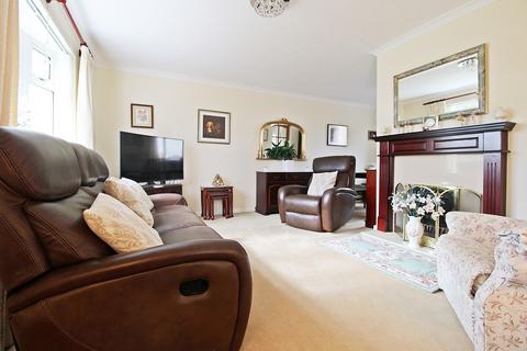 46 Bryngolau, Tonyrefail, Porth, CF39 8HP