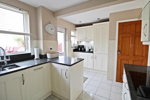 46 Bryngolau, Tonyrefail, Porth, CF39 8HP