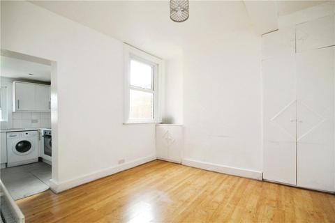 3 bedroom terraced house to rent, Charnwood Road, London, SE25