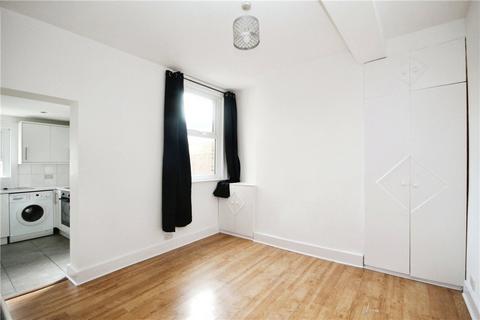 3 bedroom terraced house to rent, Charnwood Road, London, SE25