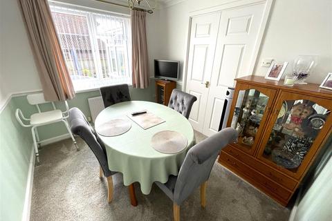 4 Dol Helyg, Pembrey, Burry Port, SA16 0EH