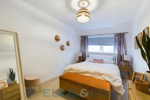 2 bedroom apartment for sale, Sovereign Way, Tonbridge, Kent, TN9