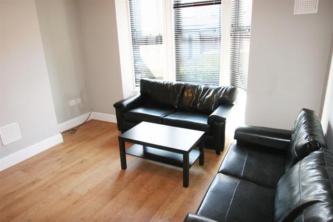 6 bedroom terraced house to rent, Norwood Terrace, Hyde Park, Leeds, LS6 1EA