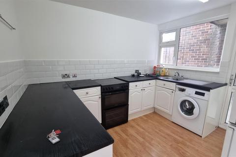 2 bedroom flat to rent, Braemar Close, Coventry