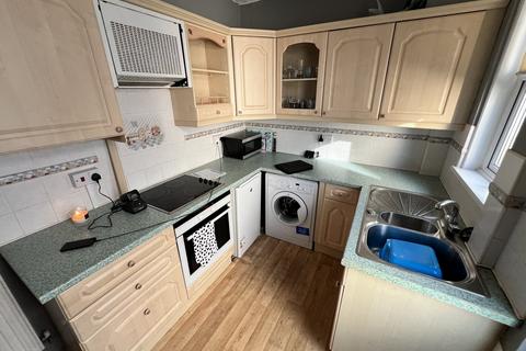 3 bedroom semi-detached house to rent, The Grove, Carmarthen,