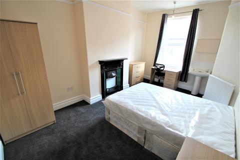 5 bedroom terraced house to rent, Winston Gardens, Headingley, Leeds, LS6 3LA