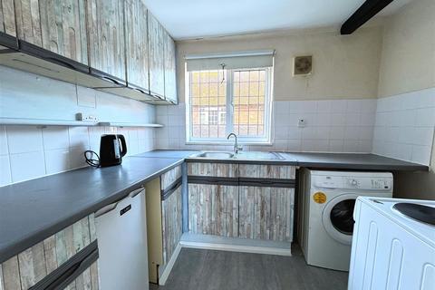 3 bedroom apartment to rent, Dobbins Lane, Wendover HP22