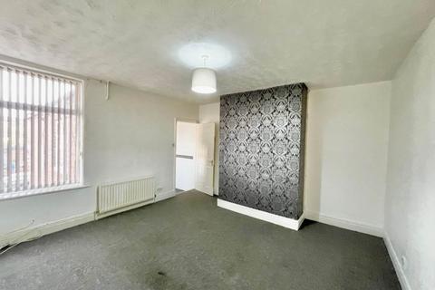 3 bedroom flat to rent, Wellington Road, Gateshead NE11