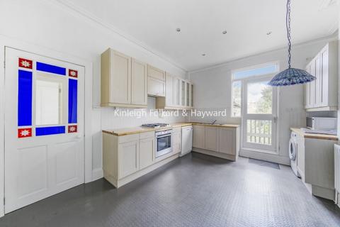 3 bedroom flat to rent, Mount View Road London N4