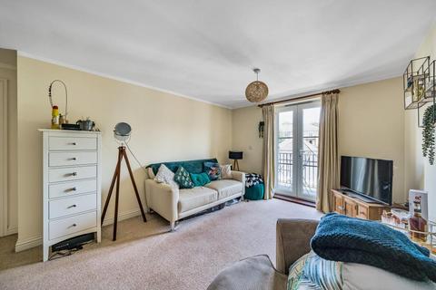 2 bedroom flat for sale, Knaphill,  Woking,  GU21