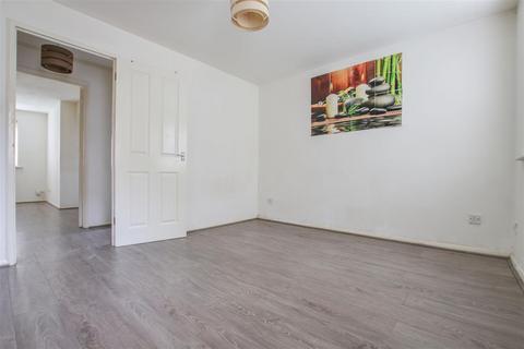 1 bedroom flat for sale, Waddington Close, Enfield