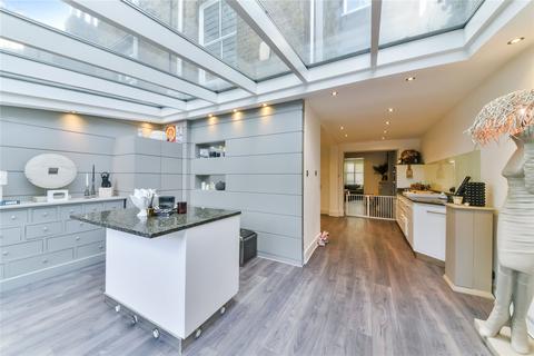 4 bedroom end of terrace house for sale, Grove Road, London, E3