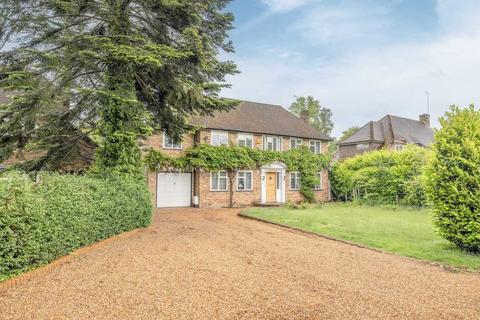 5 bedroom detached house to rent, Ellis Avenue, Chalfont St Peter SL9