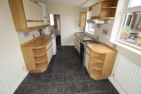 2 bedroom end of terrace house to rent, Skimpot Road, Luton